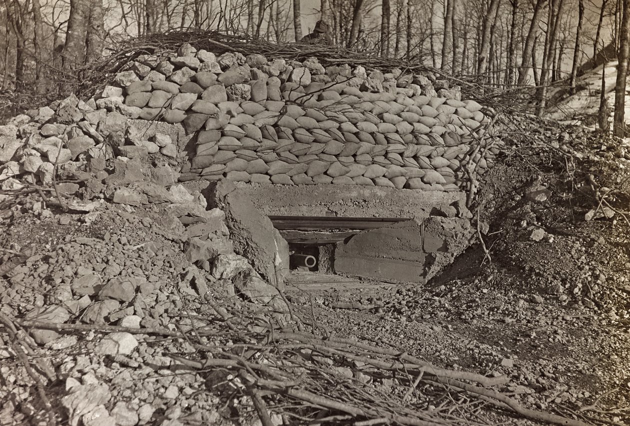 Album "Meine Weltkriegs-Erinnerungen Südwestfront (Kärnten, Italien, Südtirol) 31/03/1915-12/11/1918 - Josef Zohles Wien": Militärbunker mit Kanone (s/w Foto) von Josef Zohles