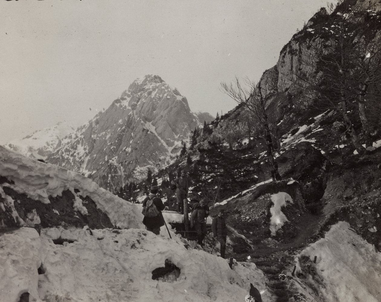 Album "Meine Weltkriegs-Erinnerungen Südwestfront (Kärnten, Italien, Südtirol) 31/03/1915-12/11/1918 - Josef Zohles Wien": Rosskofel (Monte Cavallo) (s/w Foto) von Josef Zohles
