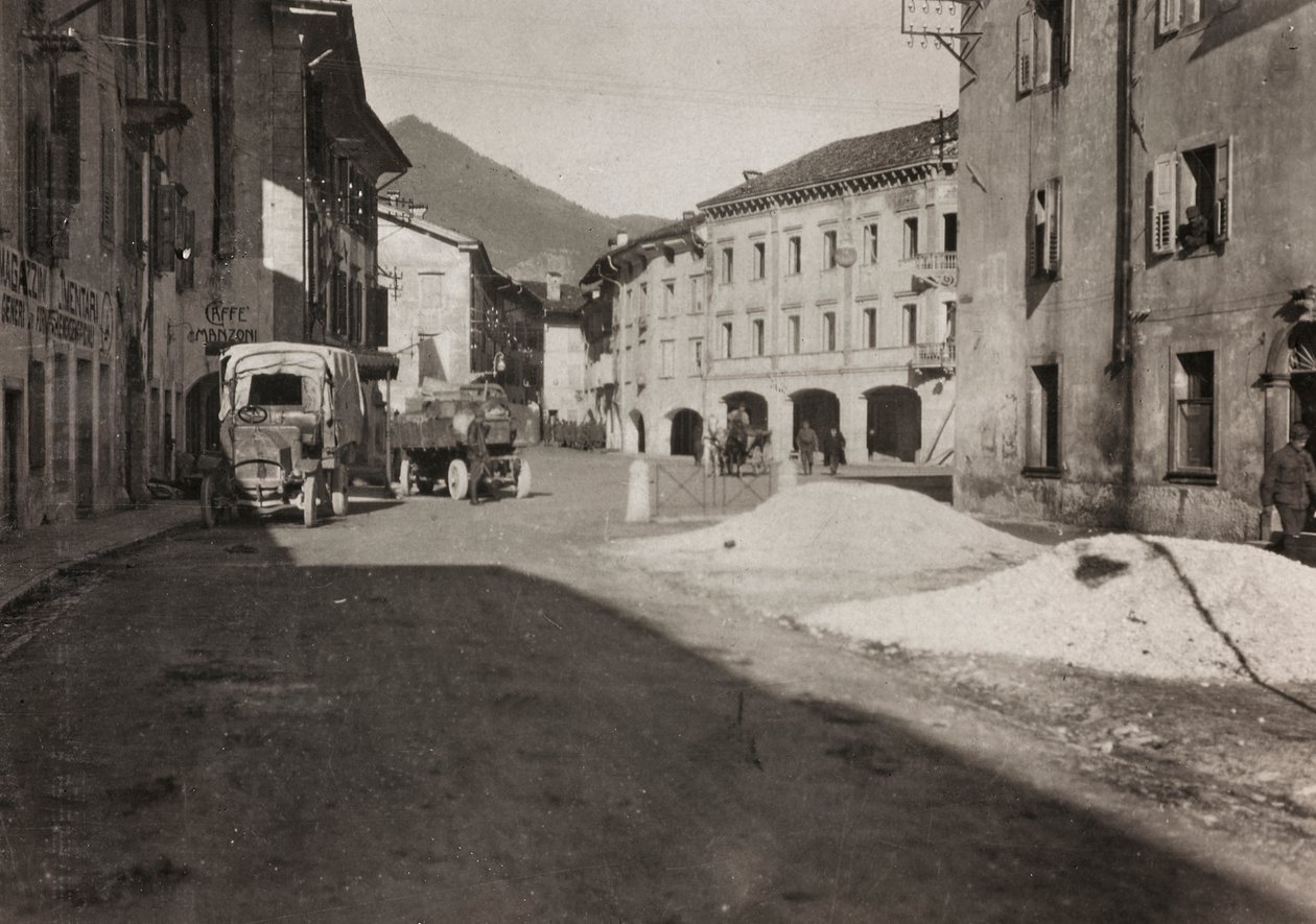 Album "Meine Weltkriegs-Erinnerungen Südwestfront (Kärnten, Italien, Südtirol) 31/03/1915-12/11/1918 - Josef Zohles Wien": Platz Tolmezzo von Josef Zohles
