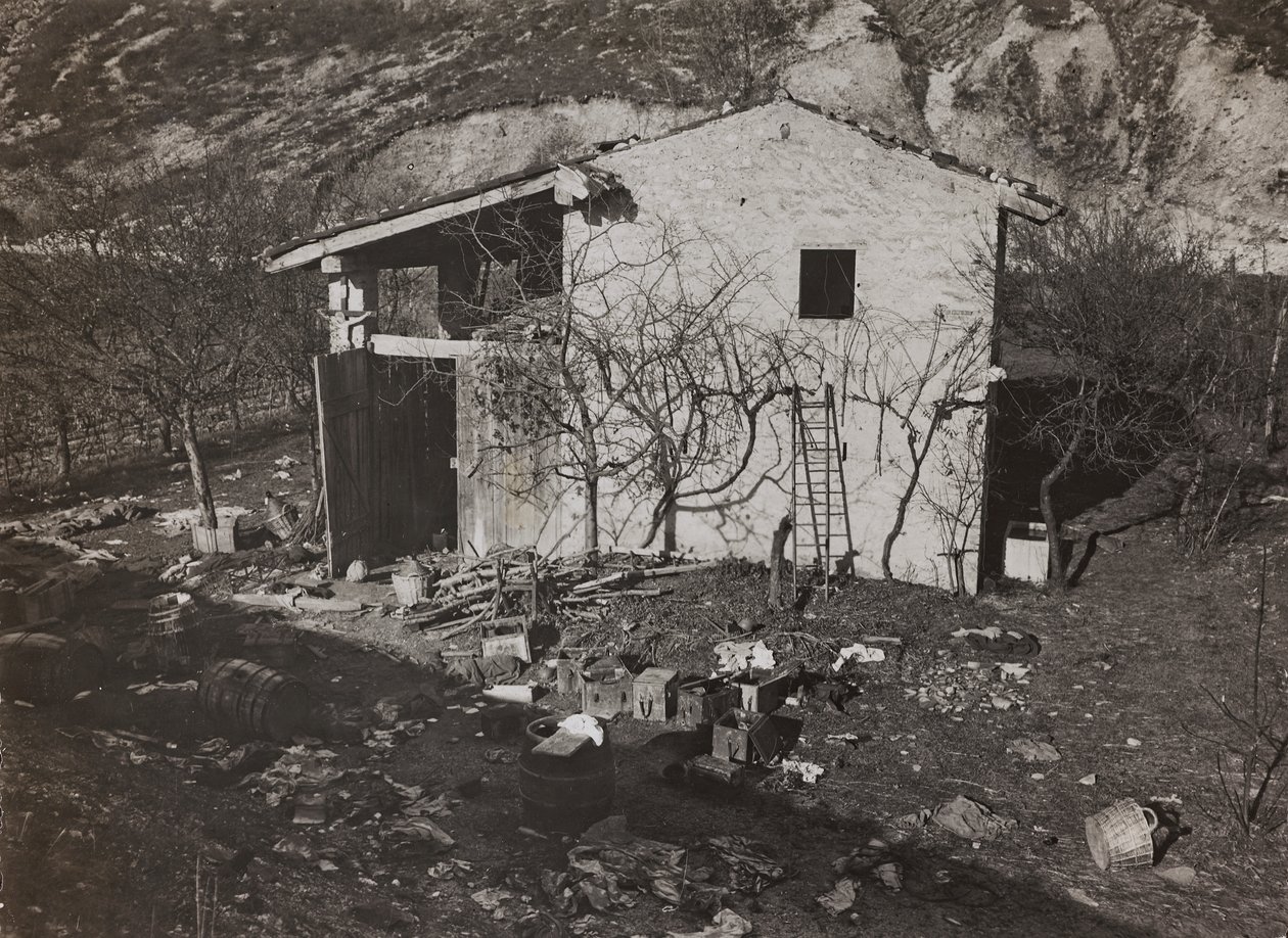 Album "Meine Weltkriegs-Erinnerungen Südwestfront (Kärnten, Italien, Südtirol) 31.03.1915-12.11.1918 - Josef Zohles Wien": Haus (s/w Foto) von Josef Zohles