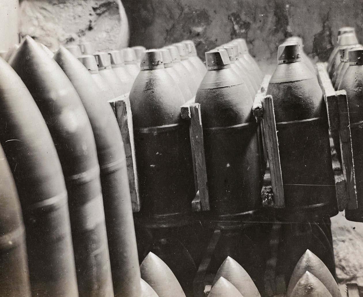 Album "Meine Weltkriegs-Erinnerungen Südwestfront (Kärnten, Italien, Südtirol) 31.03.1915-12.11.1918 - Josef Zohles Wien": Munition (s/w Foto) von Josef Zohles