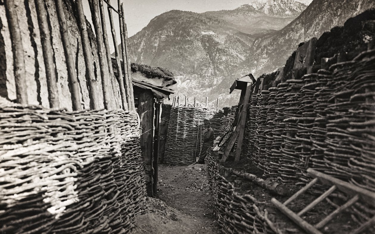 Album "Meine Weltkriegs-Erinnerungen Südwestfront (Kärnten, Italien, Südtirol) 31.03.1915-12.11.1918 - Josef Zohles Wien": Schützengraben (s/w Foto) von Josef Zohles