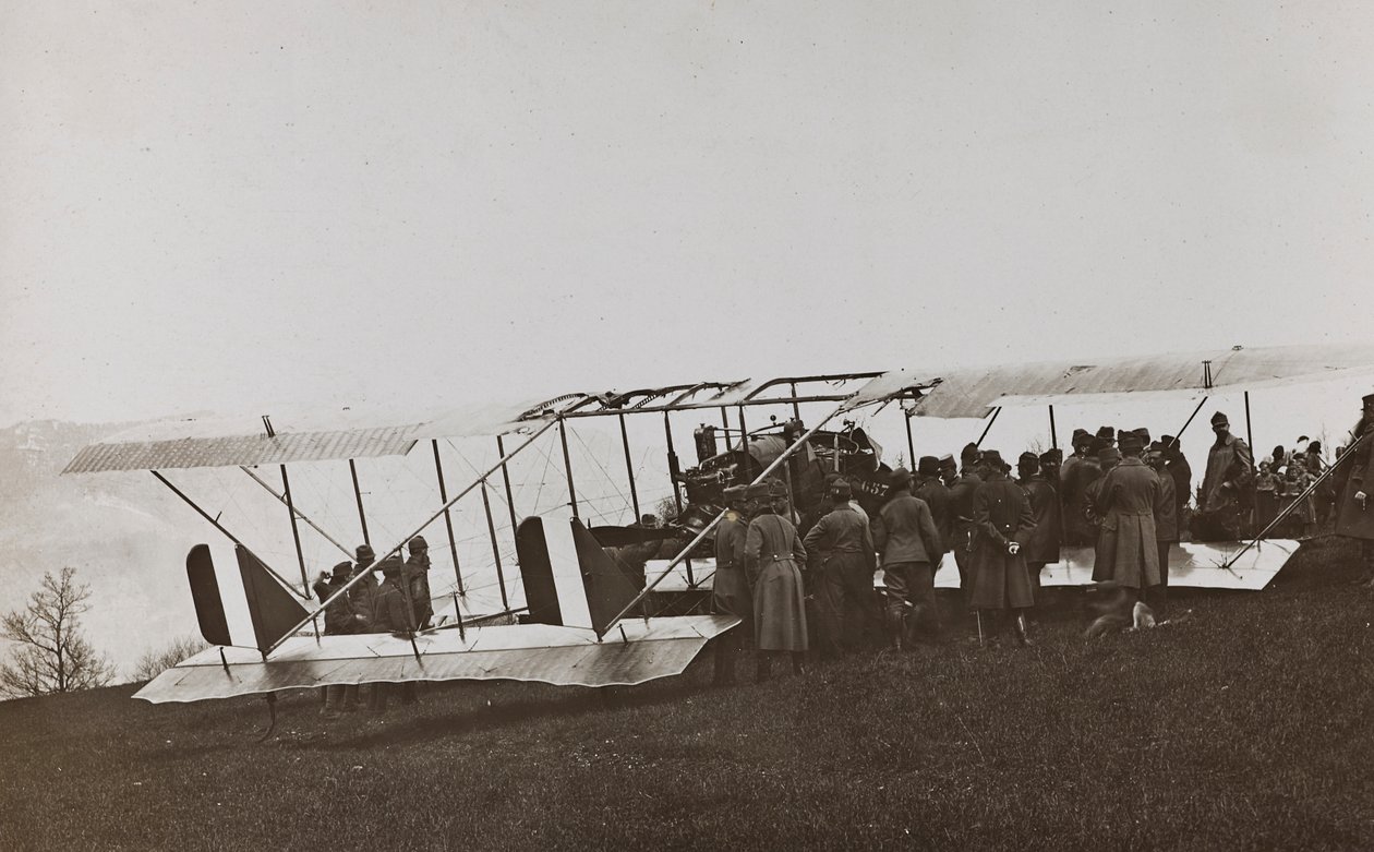 Album "Meine Weltkriegs-Erinnerungen Südwestfront (Kärnten, Italien, Südtirol) 31/03/1915-12/11/1918 - Josef Zohles Wien": österreichische Soldaten und Flugzeug von Josef Zohles