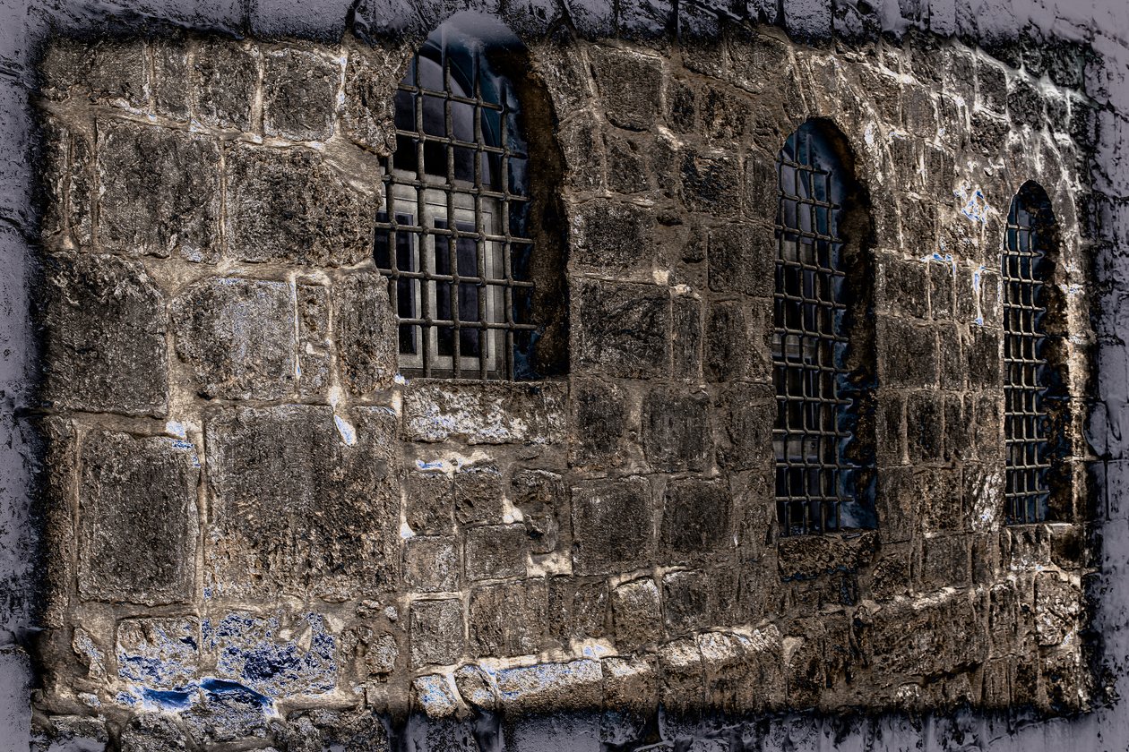 Annäherung, aus der Serie Kirche des Heiligen Grabes, 2016 von Joy Lions