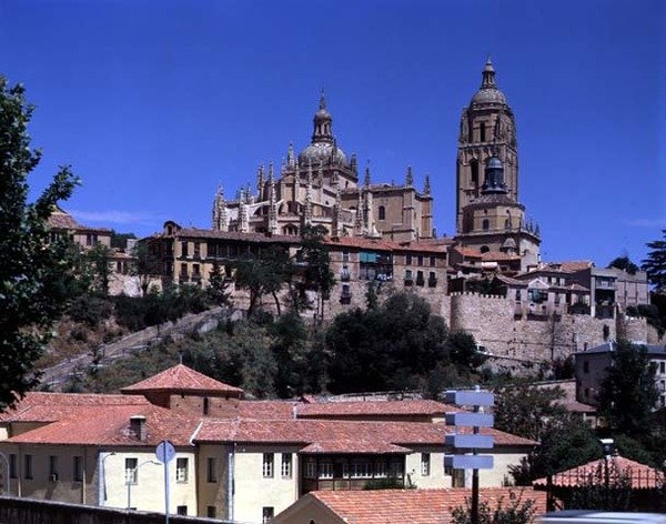 Ansicht der Kathedrale von Süden, 1525-77 von Juan and Rodrigo Gil de Hontanon