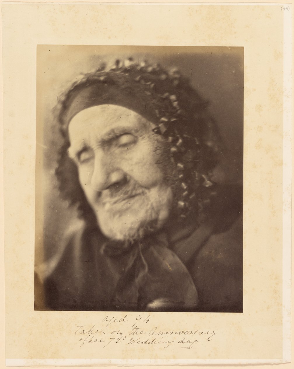 Im Alter von 94, aufgenommen am Jahrestag ihres 72. Hochzeitstages [Kopf- und Schulterporträt einer älteren Frau] von Julia Margaret Cameron