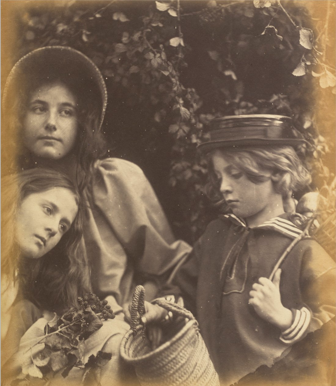 Elizabeth Keown, Kate Keown und Freddy Gould, ca. 1866-1868 (Foto) von Julia Margaret Cameron