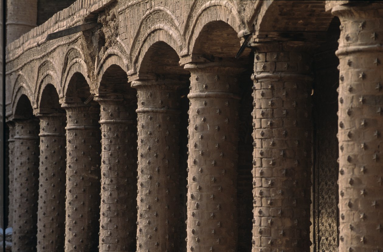 mm7167, Karawanserei, antik, jüdischer Handelsposten, Davidstern auf Säulen, Herat, 2004 (Foto) von Kenneth Garrett