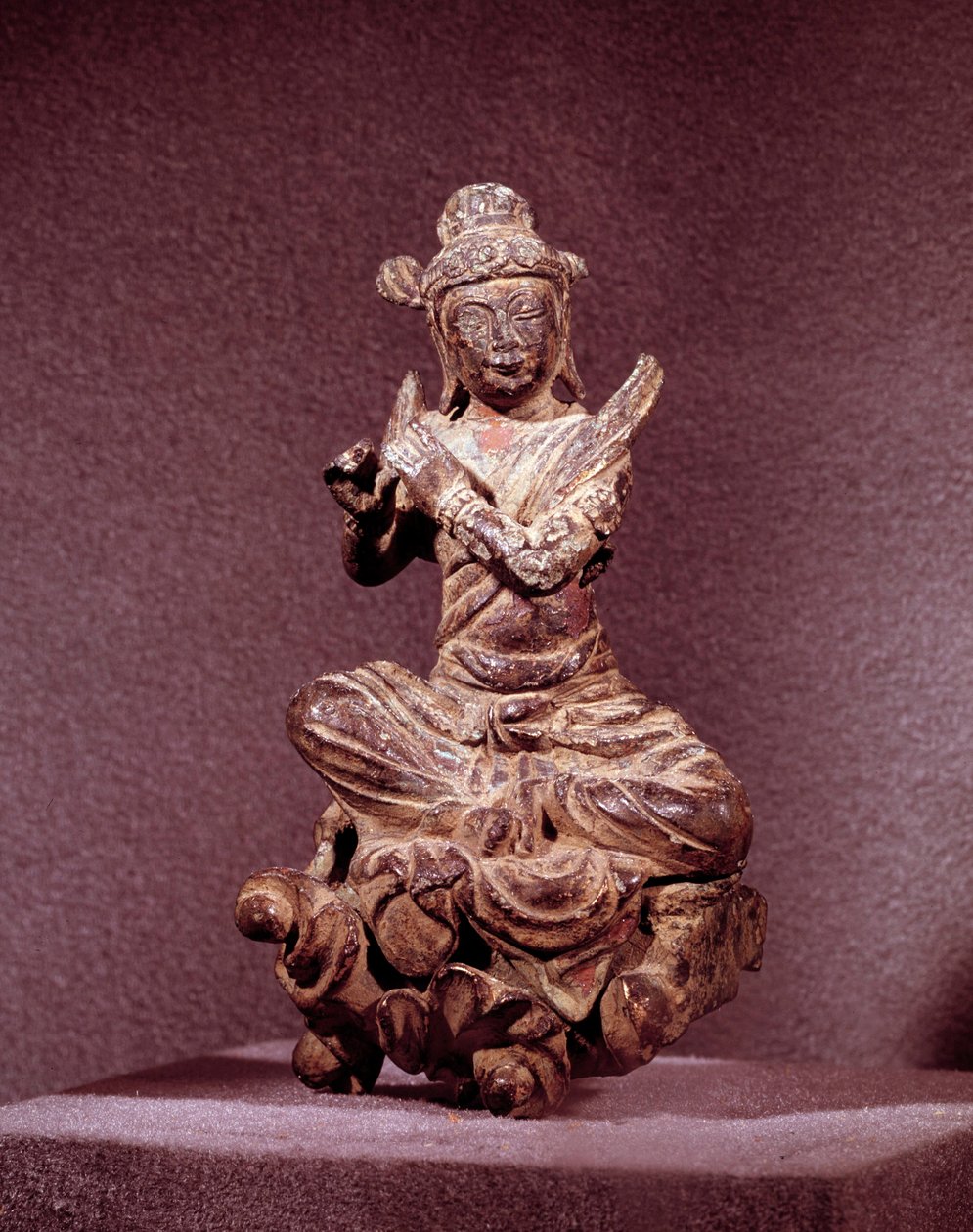 Koreanische Kunst: Darstellung einer Apsara in goldenem Bronze, Celeste. Silla-Periode (7.-10. Jahrhundert). Nationalmuseum von Korea von Korean School