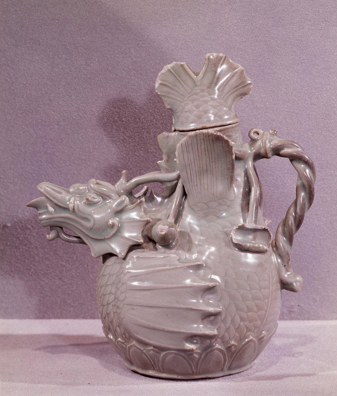 Koreanische Kunst: Keramikaquamarin in Form eines Wasserdrachens. Koryo-Periode von Korean School