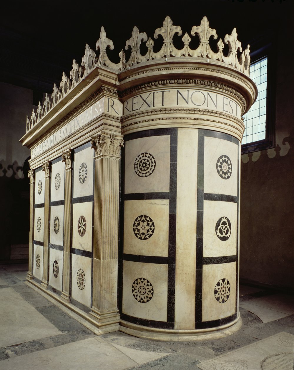 Der kleine Tempel des Heiligen Grabes in der Capella Rucellai, 1467 (Marmor) von Leon Battista Alberti