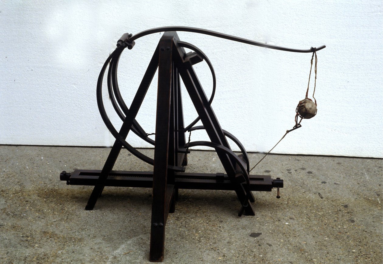 Eine Katapult. Modell nach der Zeichnung von Leonardo da Vinci. Museum für Wissenschaft und Technologie, Mailand von Leonardo da (after) Vinci