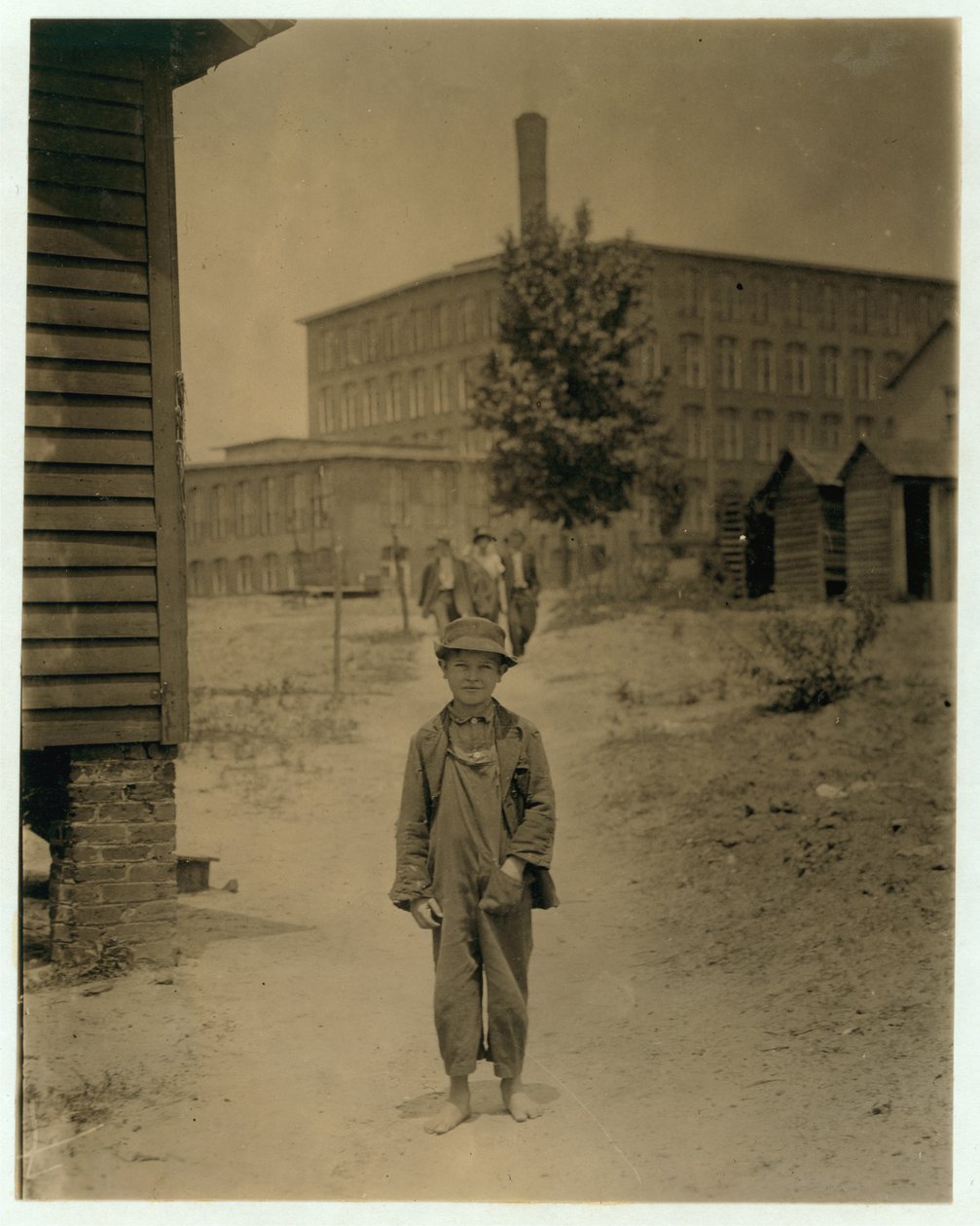 Der 12-jährige Eddie Norton verdient etwa 40 Cent pro Tag als Feger in der Saxon Mill, Spartanburg, South Carolina, 1912 von Lewis Wickes Hine