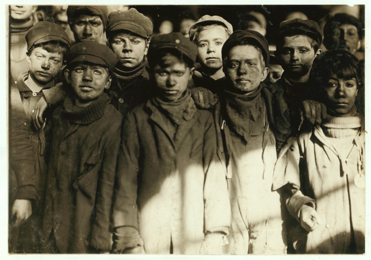 Breaker Boys (die Kohle von Hand sortieren) bei Hughestown Borough Coal Co. Pittston, Pennsylvania, 1911 von Lewis Wickes Hine