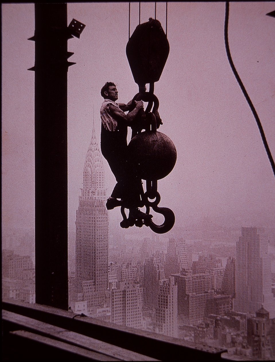 Empire State Building im Bau, zeigt ein Mitglied der Derrick-Crew von Lewis Wickes Hine