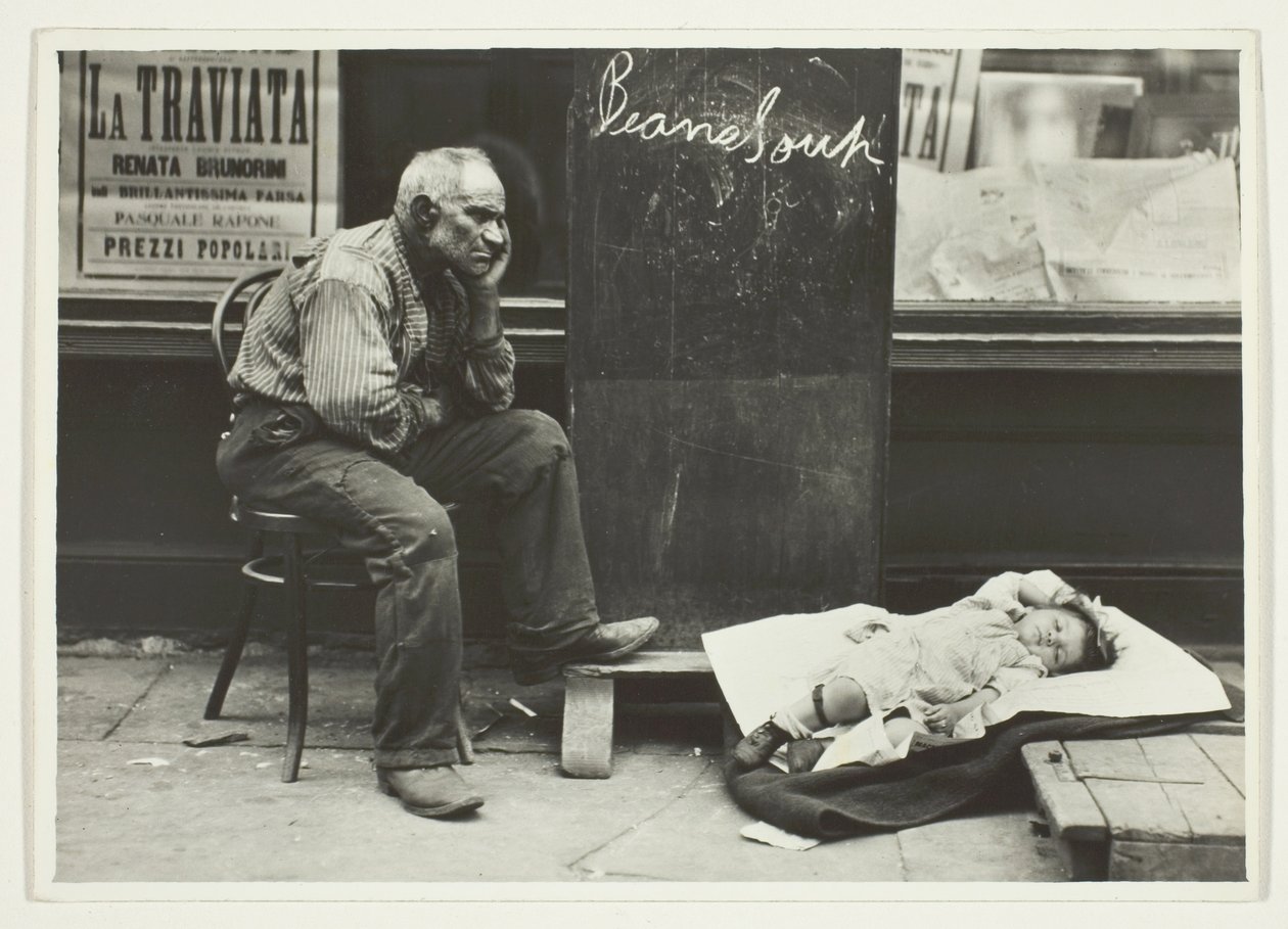 Frische Luft für das Baby, New York East Side von Lewis Wickes Hine