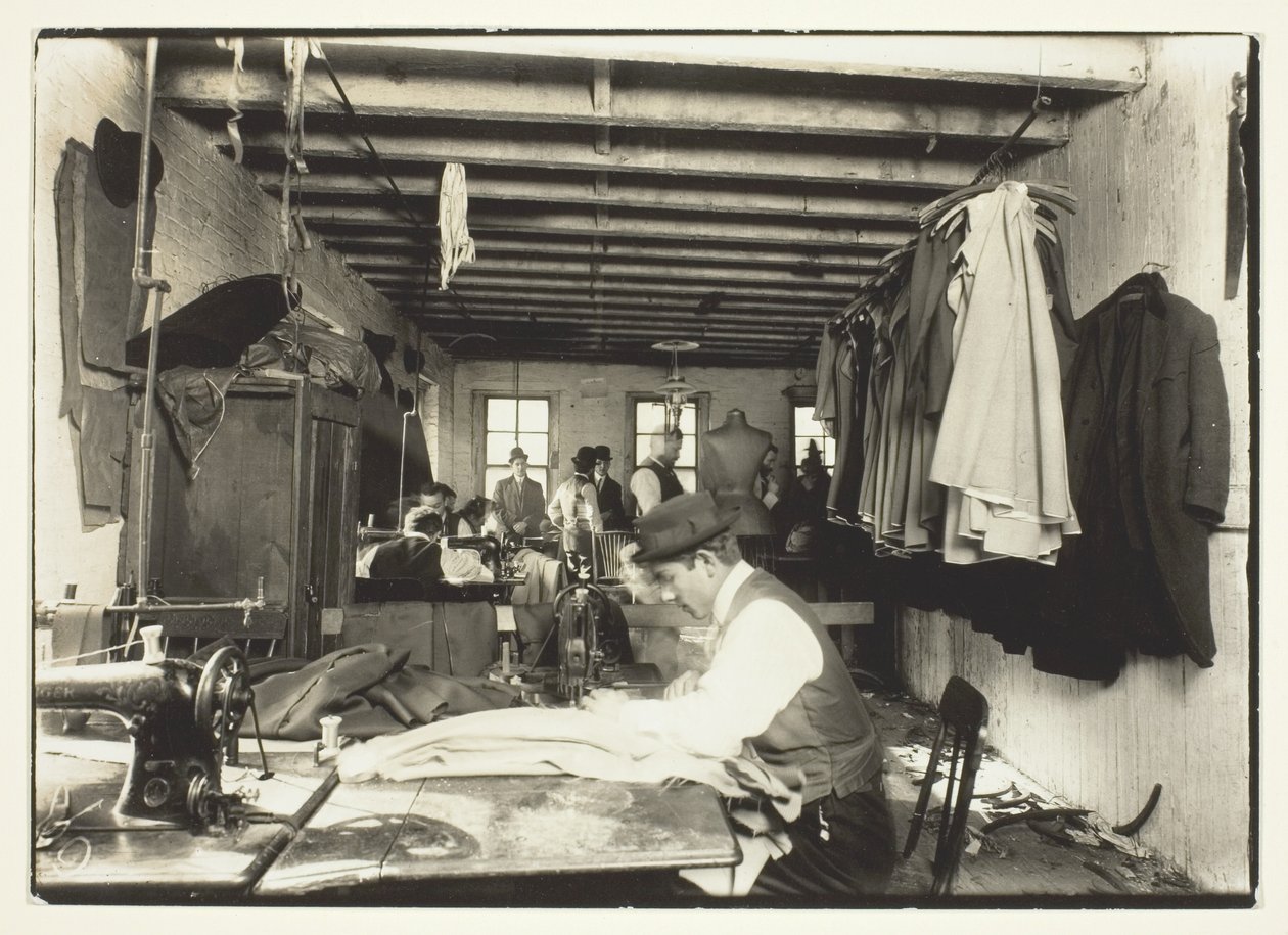 Altes Bekleidungsgeschäft, New York City von Lewis Wickes Hine