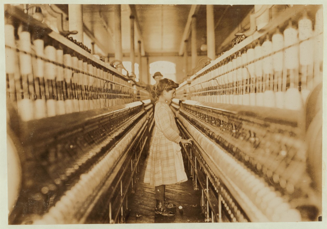 Spinnerin in Lancaster Cotton Mills, South Carolina, 1908 von Lewis Wickes Hine