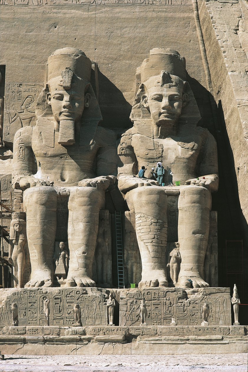 Kolossale Sandsteinfiguren des thronenden Ramses II von Unbekannt Unbekannt