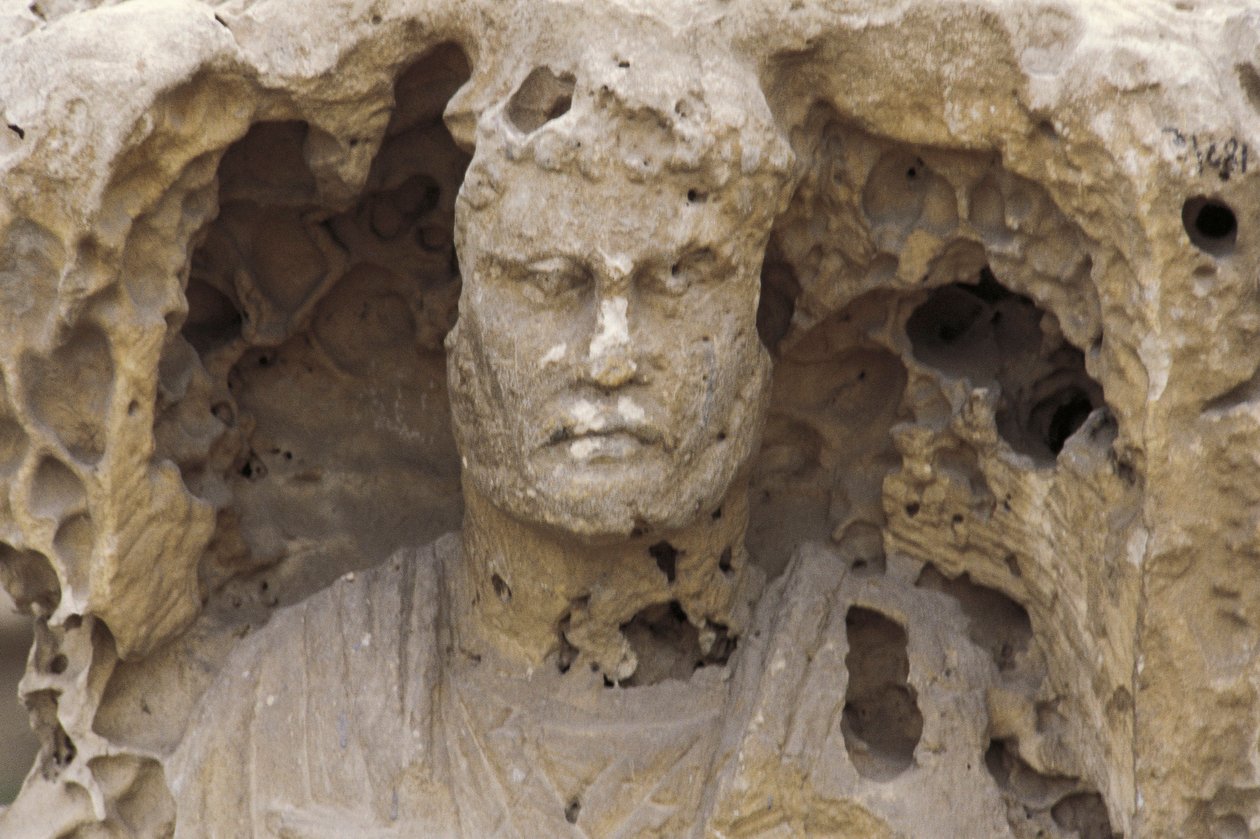Katakomben von Kom-esh-Shuqafa, Innenraum des Hypogäums (Detail) von Unbekannt Unbekannt