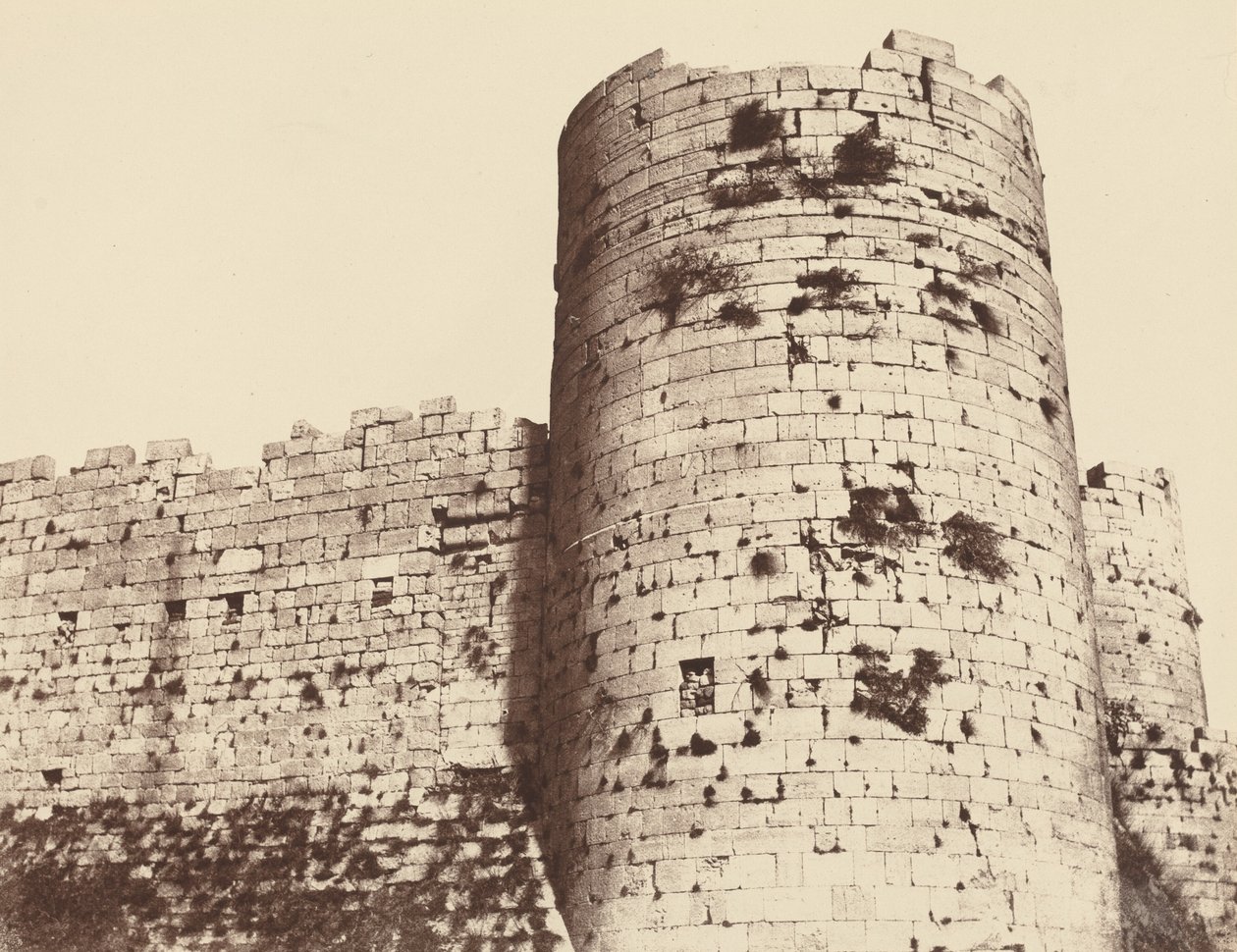 Kalaat-El-Hosn, Zweite Umfriedung, Außen, Eckturm, Südwesten, 1859 (Foto) von Louis de Clercq