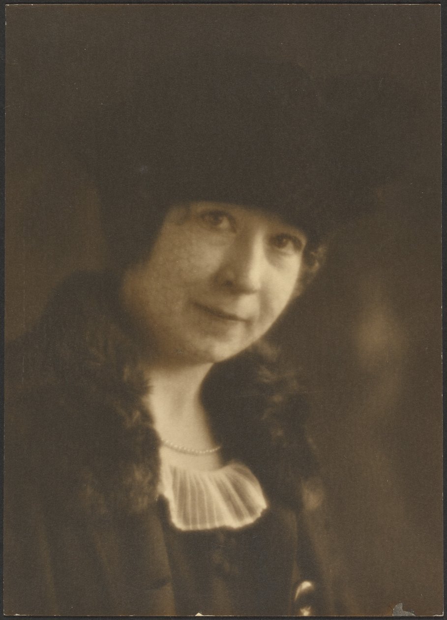 [Porträt einer Frau mit Schleier] von Louis Fleckenstein