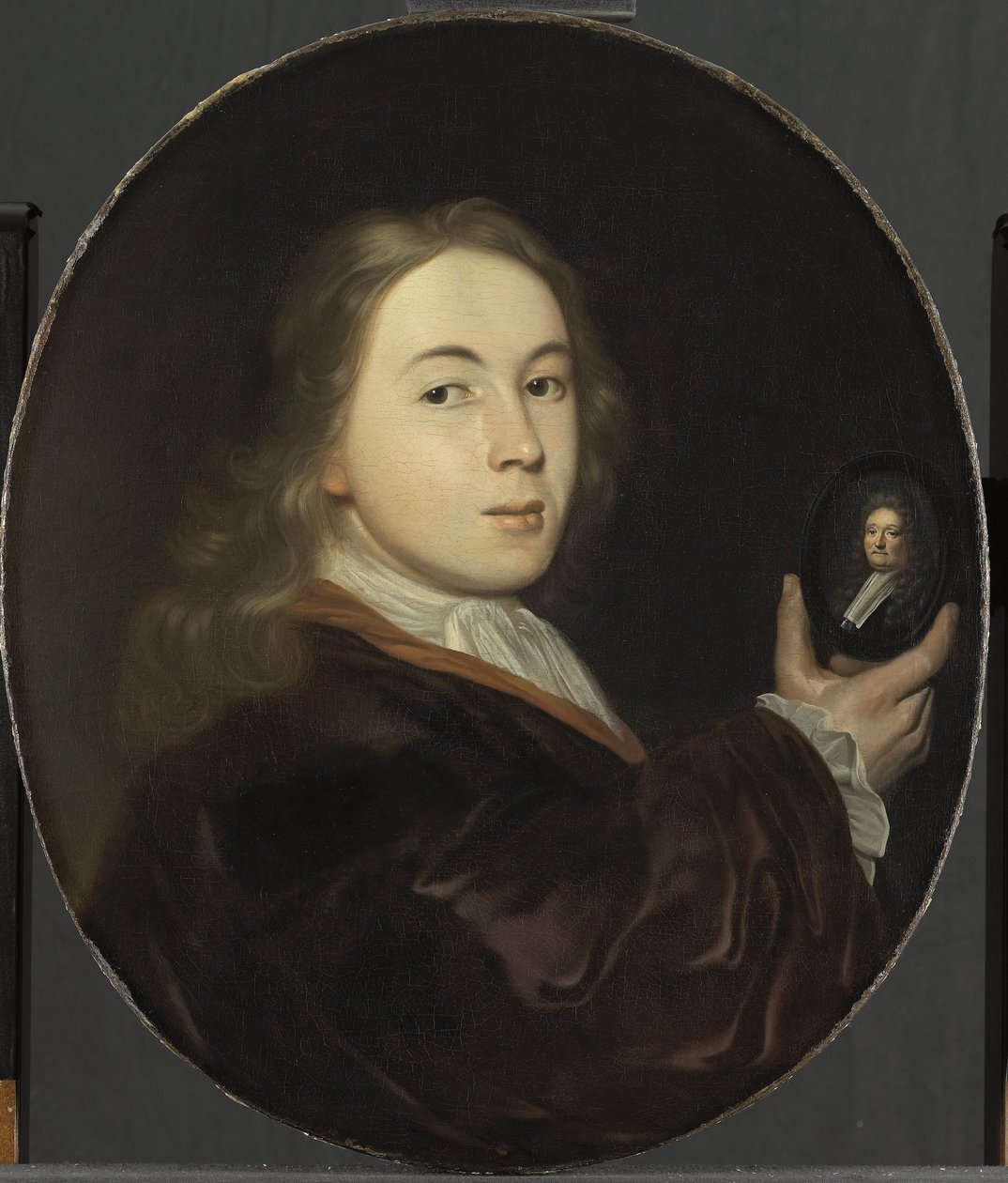 Johannes Bakhuysen (1683-1731) mit einem Miniaturporträt seines Vaters Ludolf von Ludolf Bakhuysen