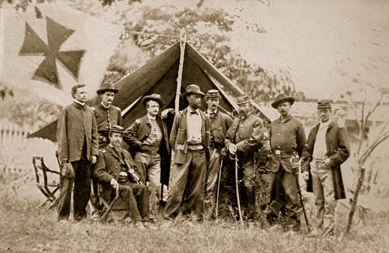 General Charles Griffin und Offiziere, 1861-65 von Mathew B. Brady