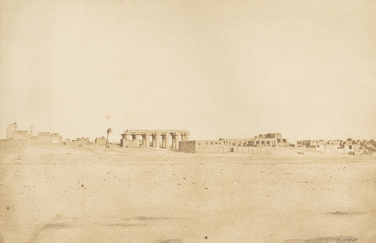 Gesamtansicht der Ruinen von Luxor, von Westen aufgenommen, Theben, 1849-50 von Maxime Du Camp
