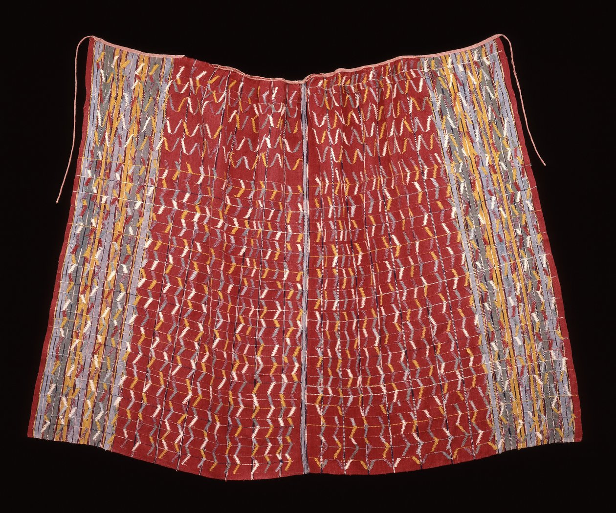 Cofradia-Umhang, möglicherweise für die Figur eines Heiligen, ca. 1920-1940 (Baumwolle; kettenbetontes Leinwandgewebe mit Kettenstreifen und Kett-Ikat und zusätzlicher Schussmusterung) von Mayan Mayan