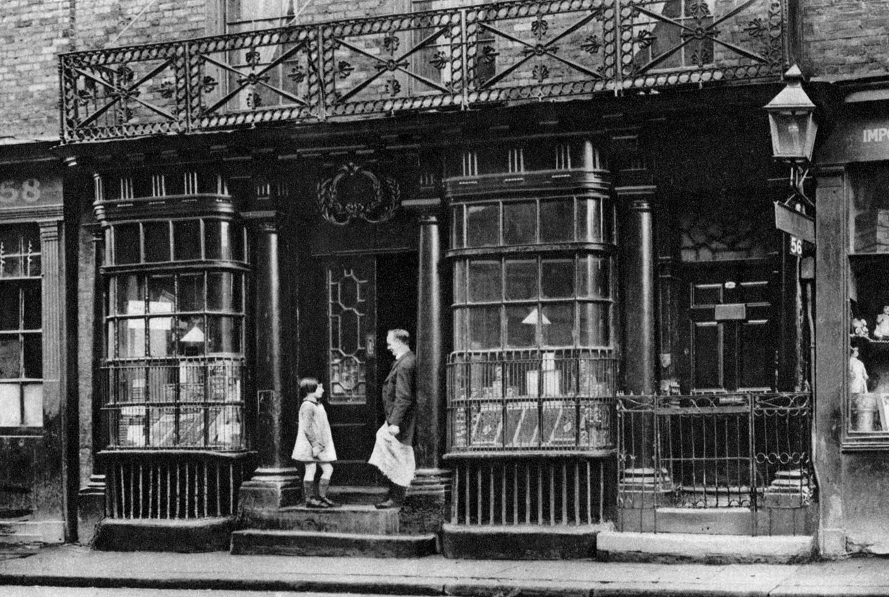 Ein Ladenfront, Artillery Lane, bei Bishopsgate, London, 1926-1927 von McLeish
