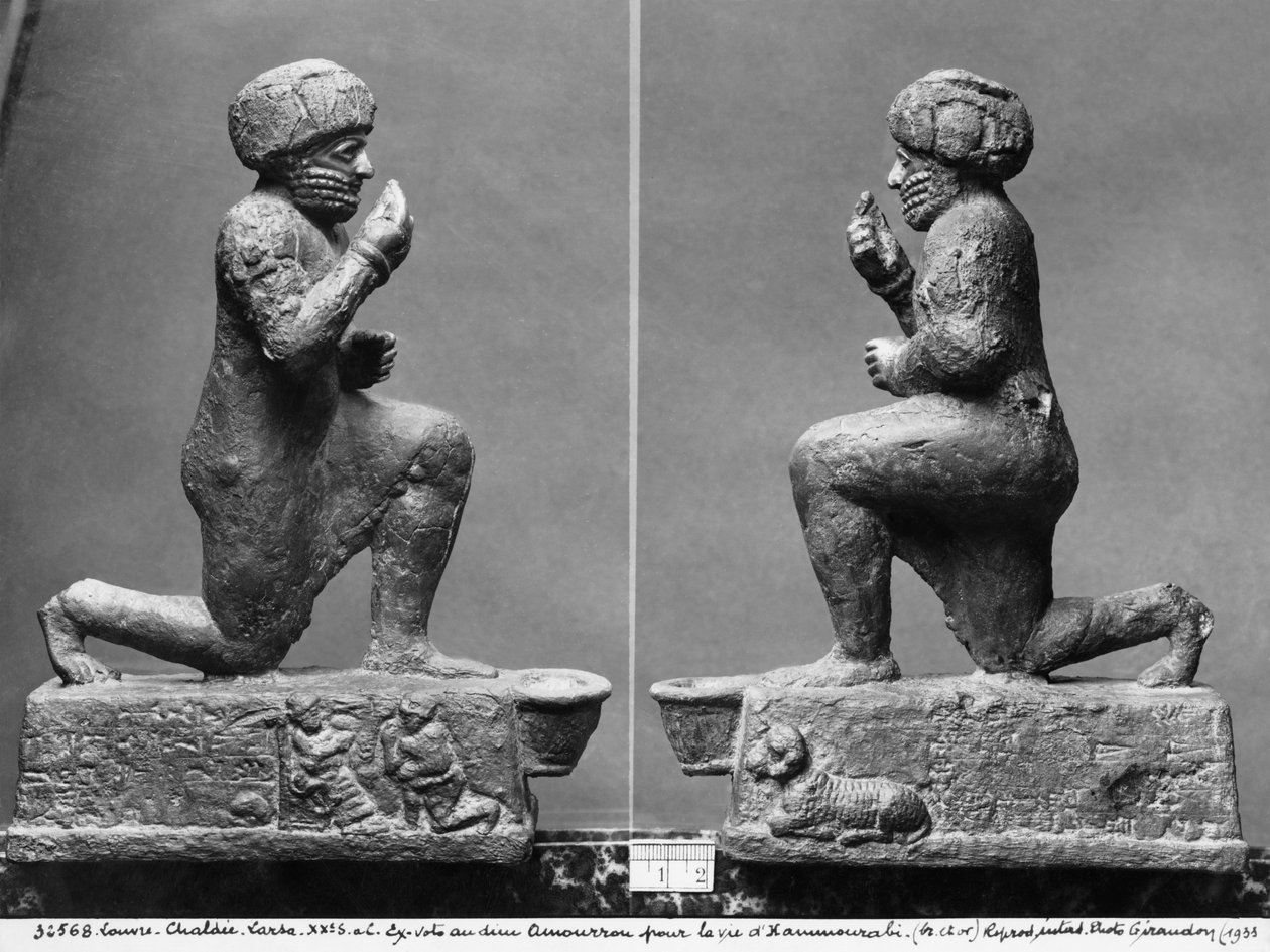 Der Verehrer aus Larsa, Profilansicht, auch bekannt als König Hammurabi betet vor einem heiligen Baum, ca. 1750 v. Chr. von Mesopotamian