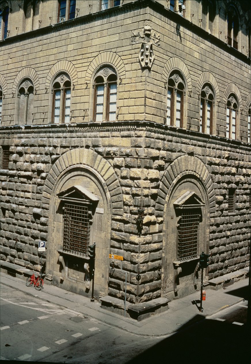 Ansicht des Äußeren mit dem Wappen der Medici von Michelozzo di Bartolommeo