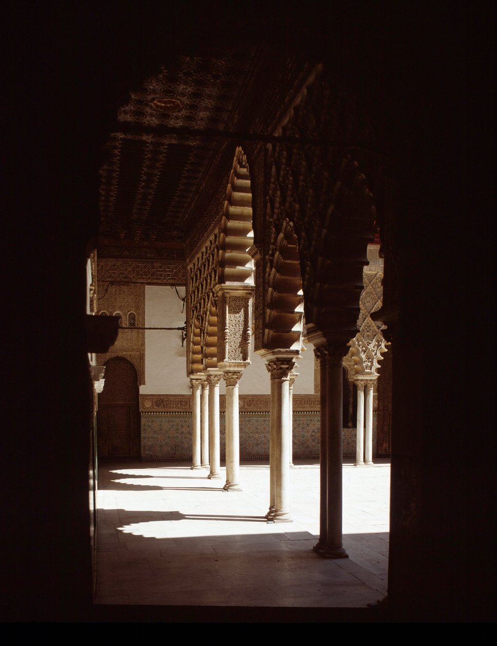Mudéjar-Kunst: Blick auf den Hof der Damen (Patio de las Doncellas) von Mudejar School
