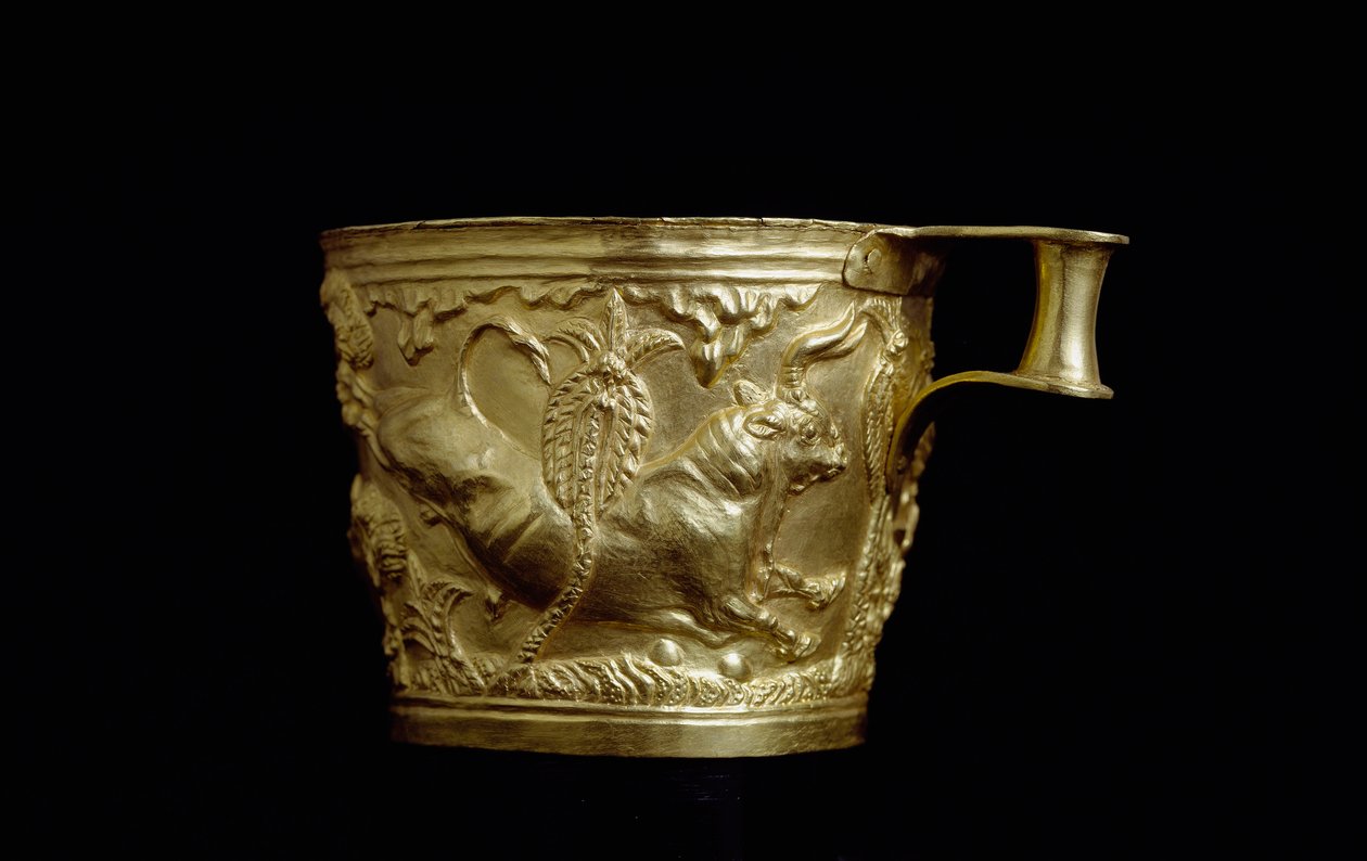 Mykenische Kunst: Goldbecher mit Stierrelief aus Vaphio, Mykenische Festung südlich von Sparta von Mycenaean