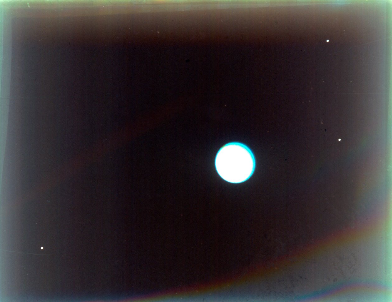 Uranus mit den Satelliten Miranda, Ariel und Umbriel, von Voyager 2, 24. Januar 1986 von NASA Images