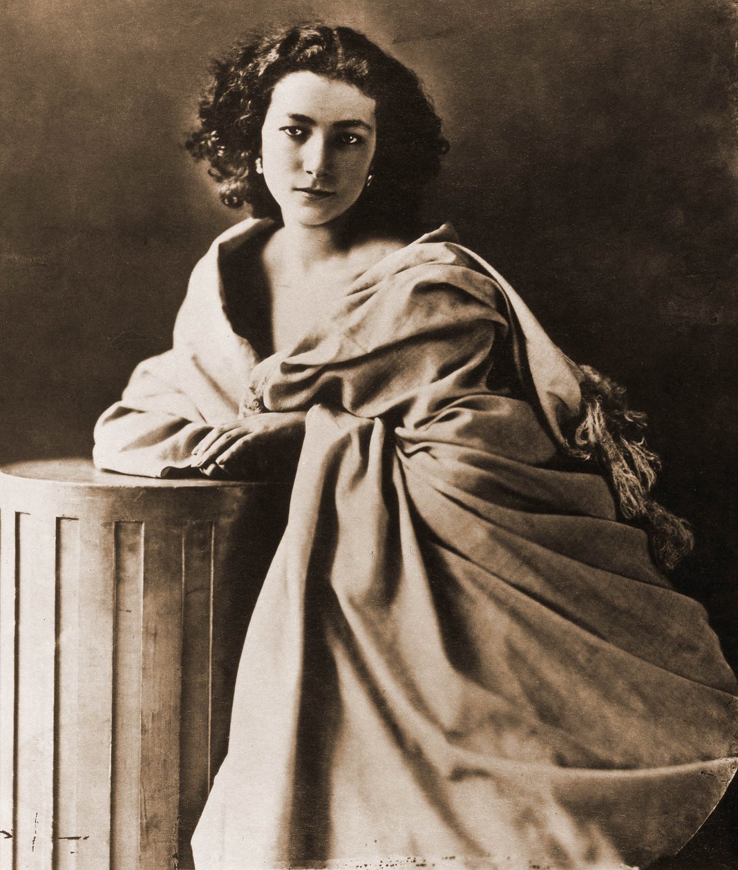 Porträt von Henriette Rosine Bernard genannt Sarah Bernhardt (1844-1923), Schauspielerin 1844-1923 (Foto) von Nadar
