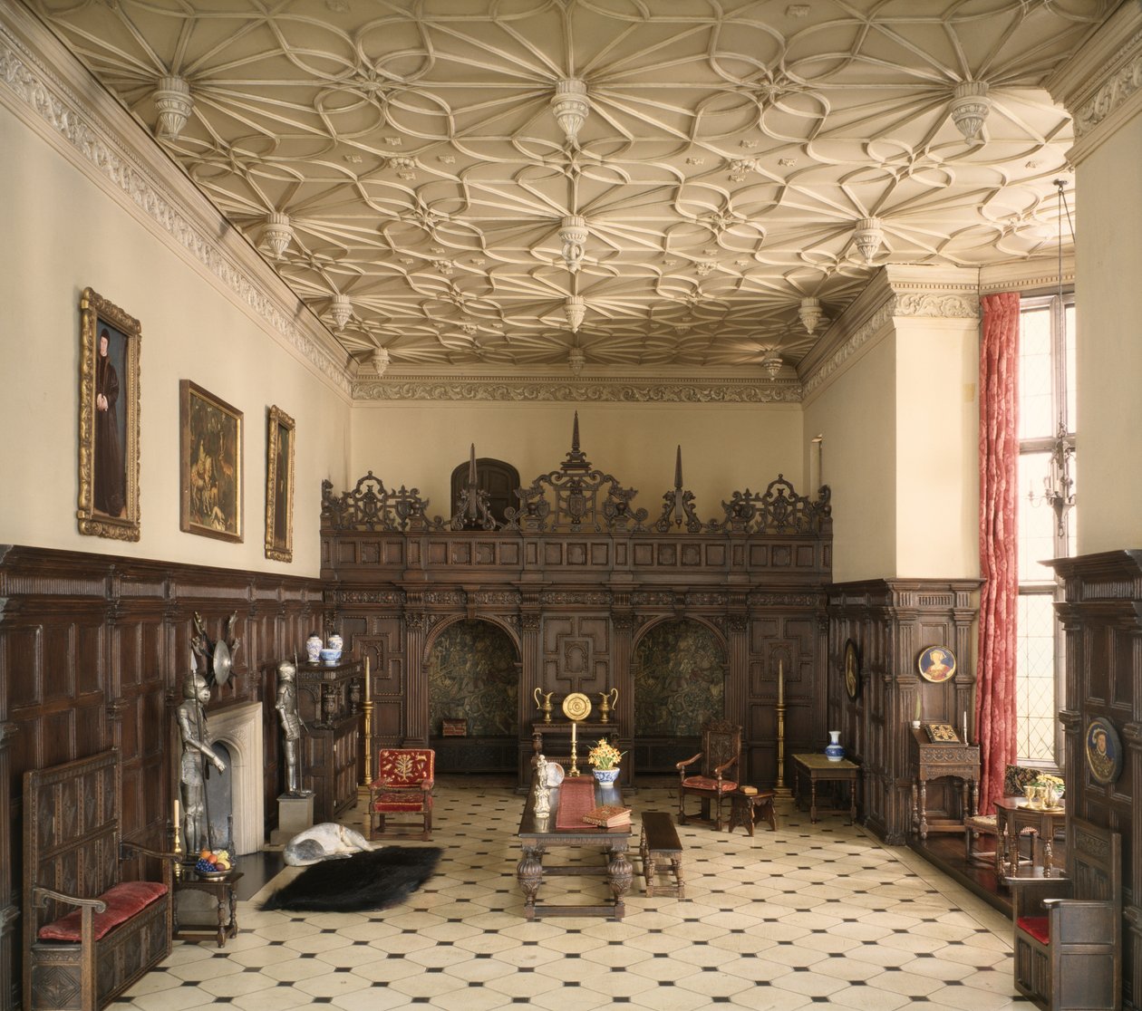 E-1: Englisches Großzimmer der späten Tudor-Zeit, 1550-1603 von Narcissa Niblack Thorne