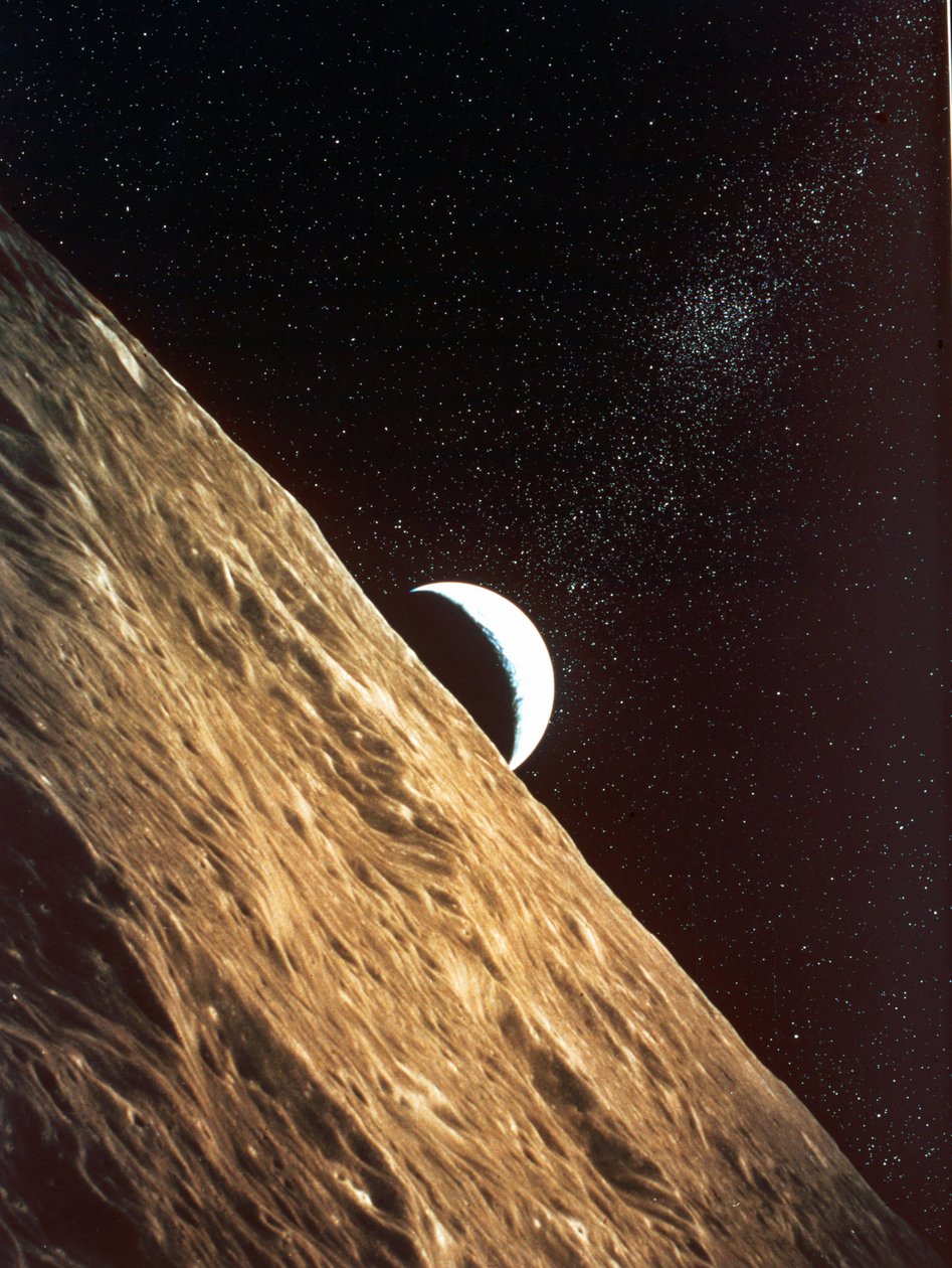 Erdaufgang von der Mondoberfläche aus gesehen: Apollo-Mission 1969. von National Aeronautics and Space Administration National Aeronautics and Space Administration
