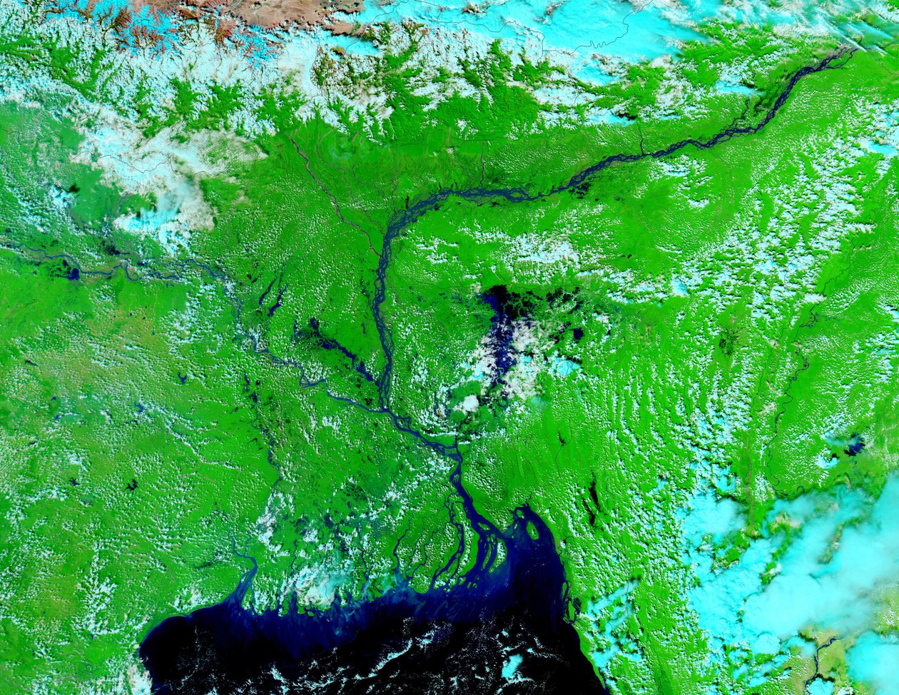 Satellitenbild, 5. Oktober 2002, zeigt wassergetränkte Tiefländer in Indien und Bangladesch. Wissenschaft Geologie von National Aeronautics and Space Administration National Aeronautics and Space Administration
