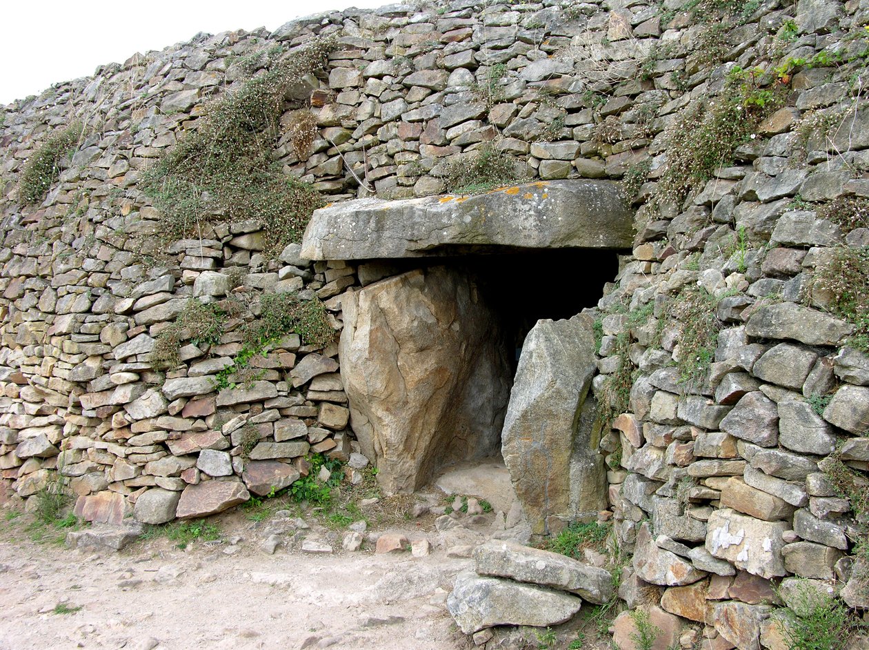 Eingang zum Ganggrab, entdeckt 1825 von Neolithic