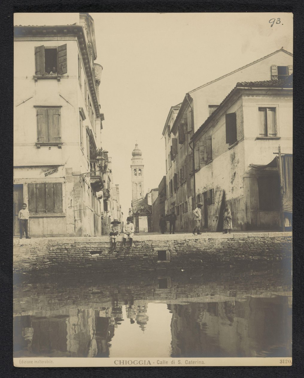Gezicht op een kade te Chioggia von Neue Photographische Gesellschaft