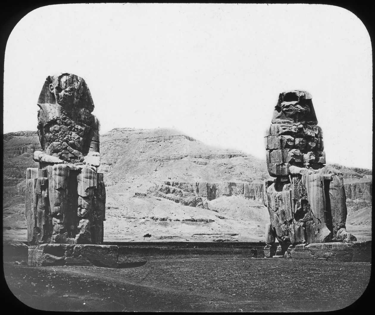 Kolossalstatuen von Memnon, Luxor Theben, Ägypten von Newton and Co