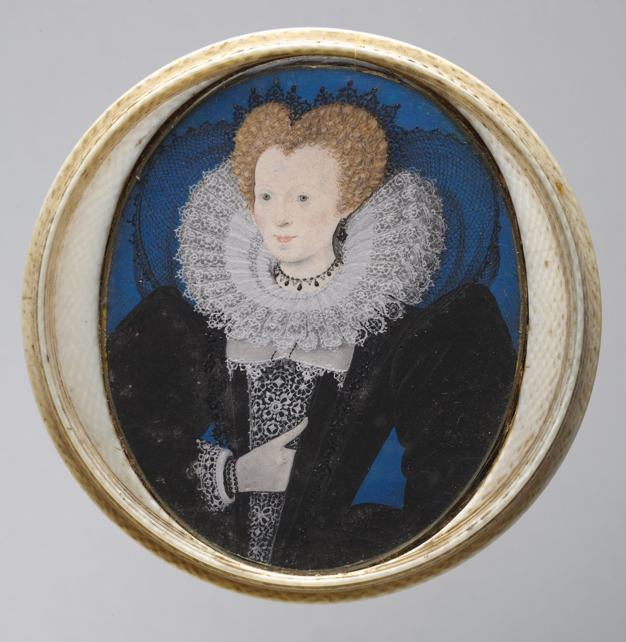 Porträt einer Frau, ca. 1590 von Nicholas Hilliard