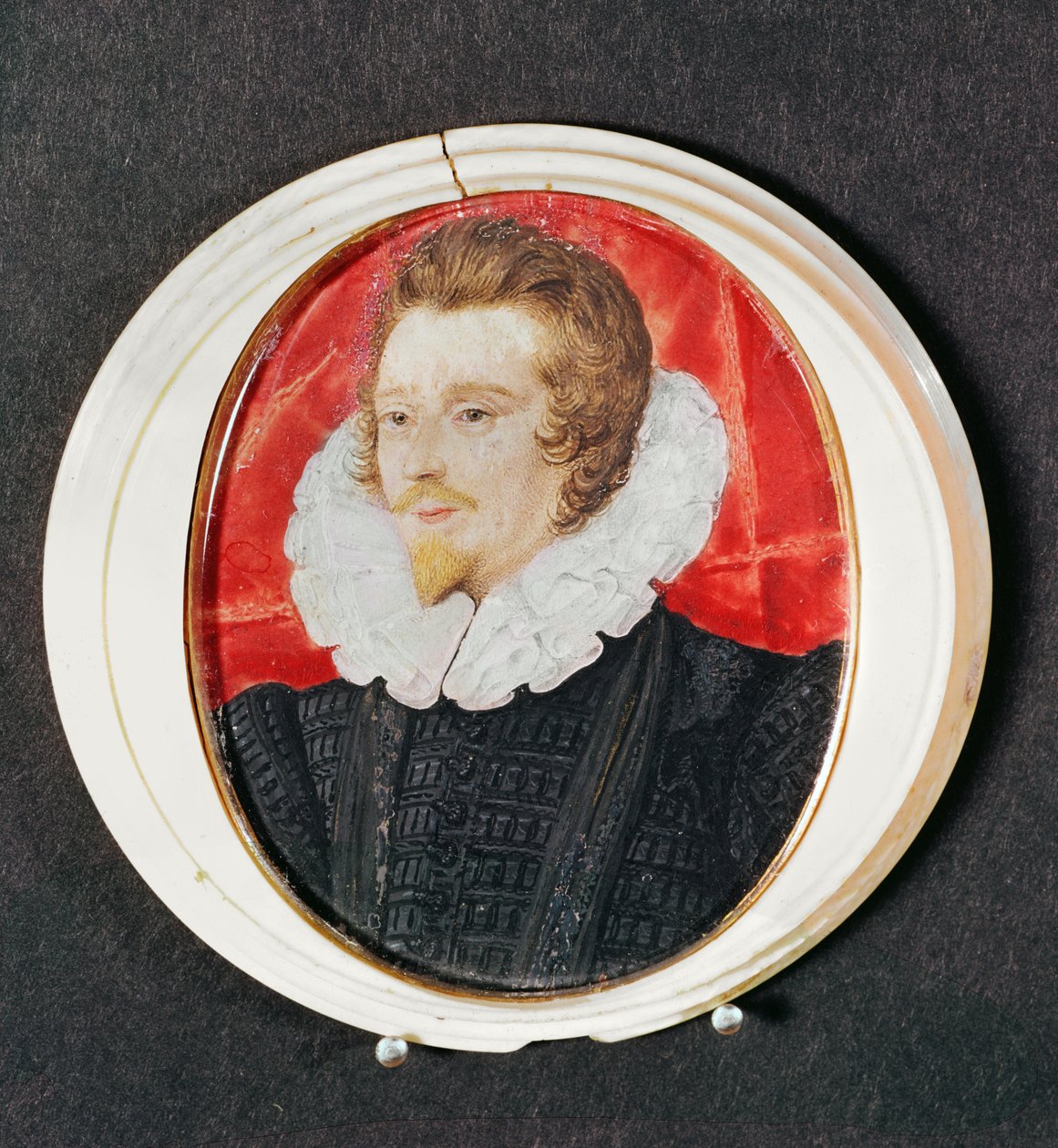Porträt eines Herrn mit Bart und Halskrause, ca. 1590 von Nicholas Hilliard