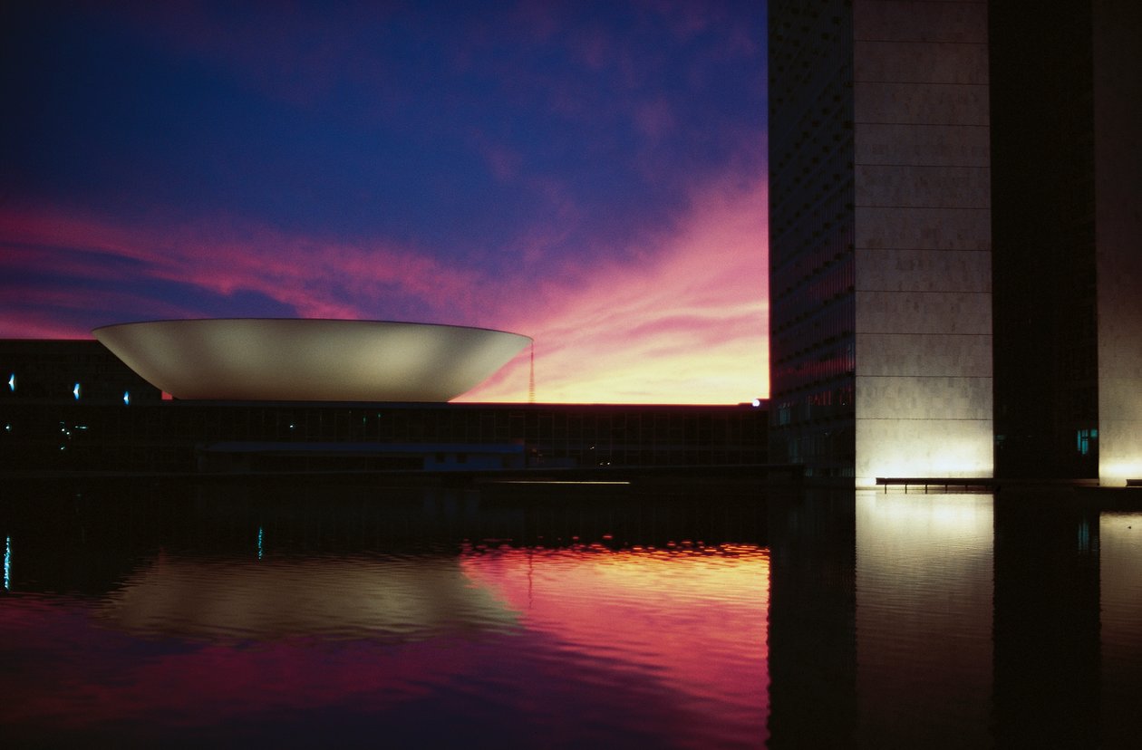 Platz der drei Gewalten und Nationalkongress (Congresso Nacional) bei Sonnenuntergang von Oscar Niemeyer