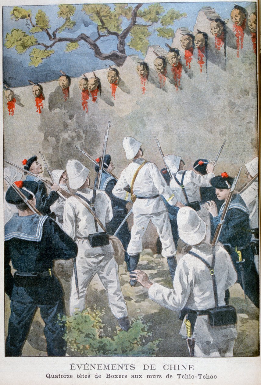 Vierzehn Köpfe von Boxern an den Wänden von Tchio-Tchao, China von Oswaldo Tofani