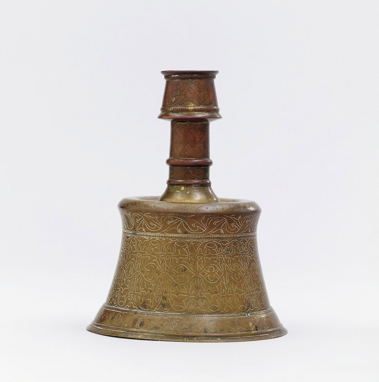 Ein früher osmanischer gegossener Messingkerzenhalter, Türkei, spätes 15. Jahrhundert von Ottoman School