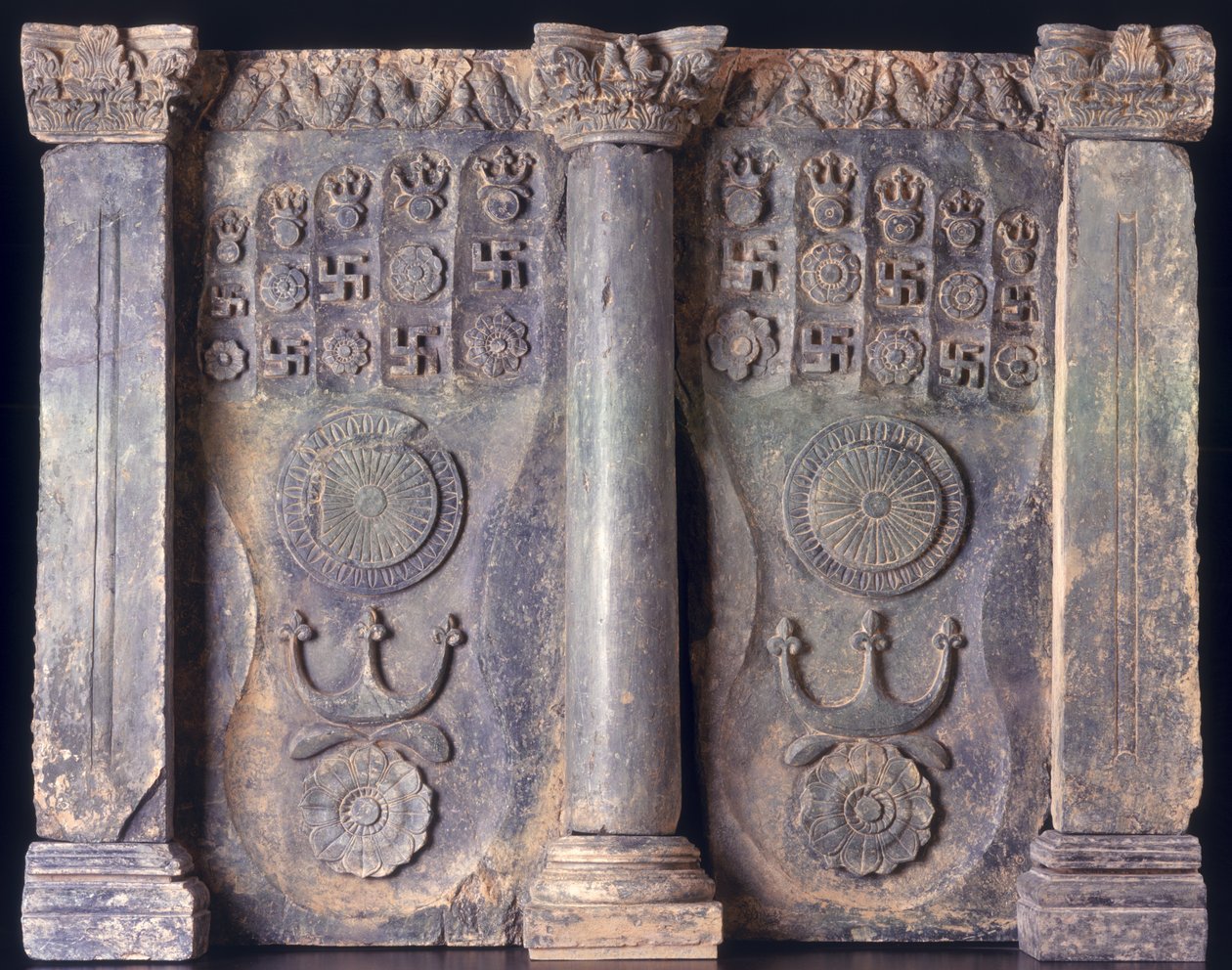 Fries mit den Fußabdrücken Buddhas, Gandhara 1. bis 5. Jahrhundert n. Chr. von Pakistani School