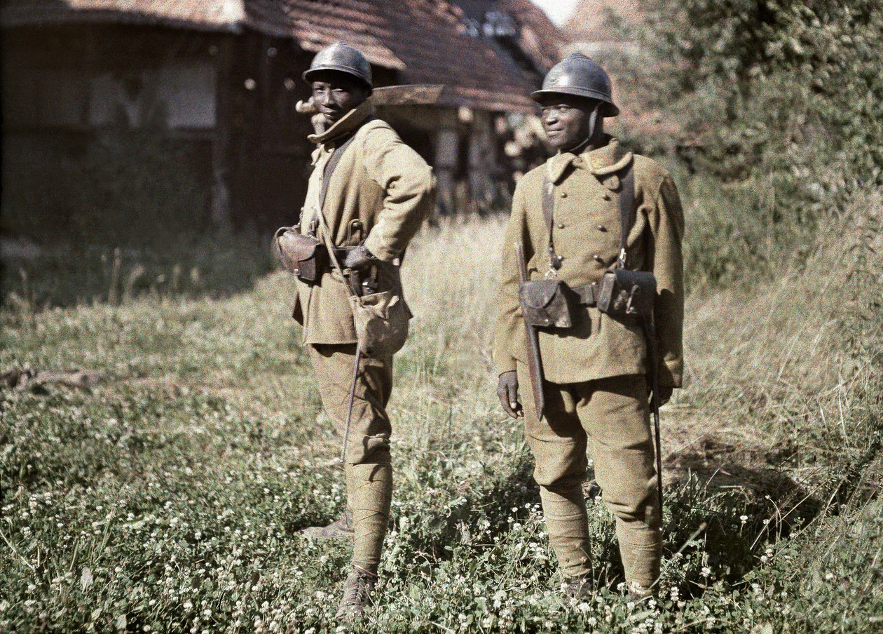 Zwei senegalesische Soldaten, die in der französischen Armee als Infanteristen dienen, Frankreich, 22. Juni 1917 von Paul Castelnau